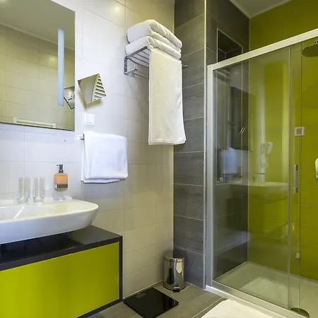 ホテル Comsar Rudo 4*